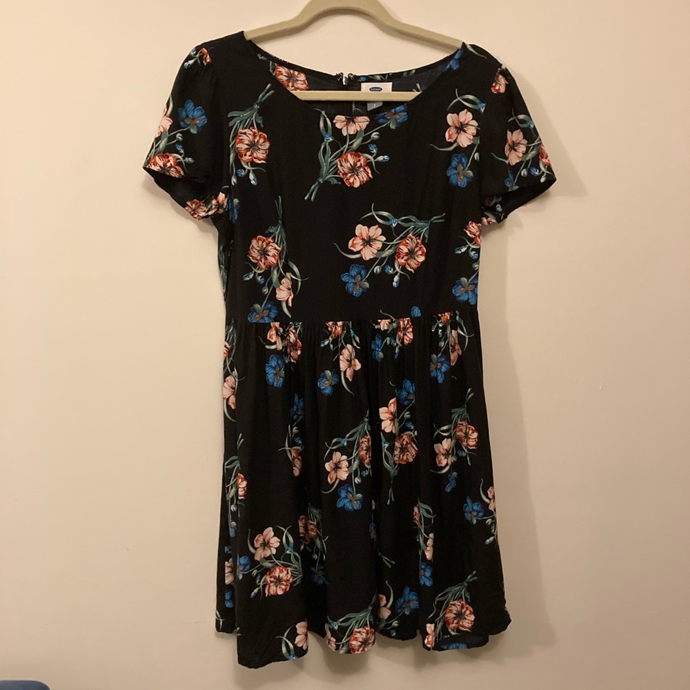 Old Navy Black Floral Flowy Wildflower Dress Red & Blue Flowers Women’s Size 8